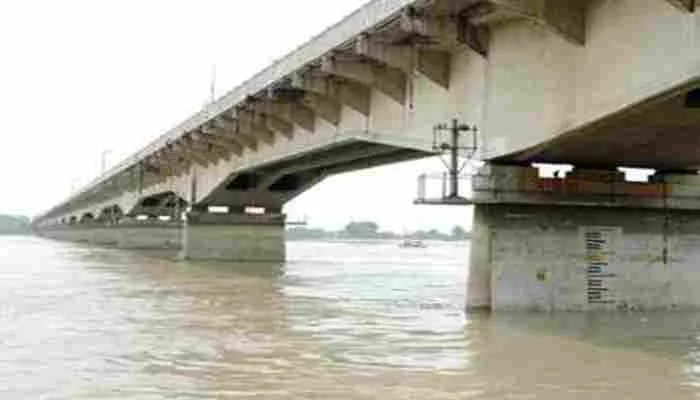 यूपी: घाघरा व राप्ती नदी इन शहरों में खतरे के निशान से ऊपर