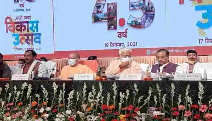 यूपी: योगी के चेहरे पर दिखी आत्मविश्वास की चमक, फीडबैक से भी बढ़ा सीएम का हौसला