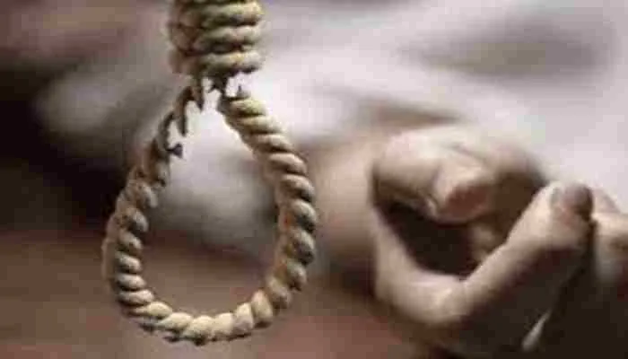 इटावा: पत्नी की पिटाई से क्षुब्द पति ने लगाई फांसी, फेसबुक पर लिखी ये पोस्ट