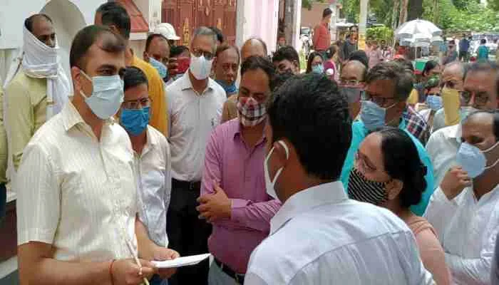 लखनऊ: फैजुल्लागंज सीएचसी का डीएम ने किया औचक निरीक्षण, दिए ये निर्देश