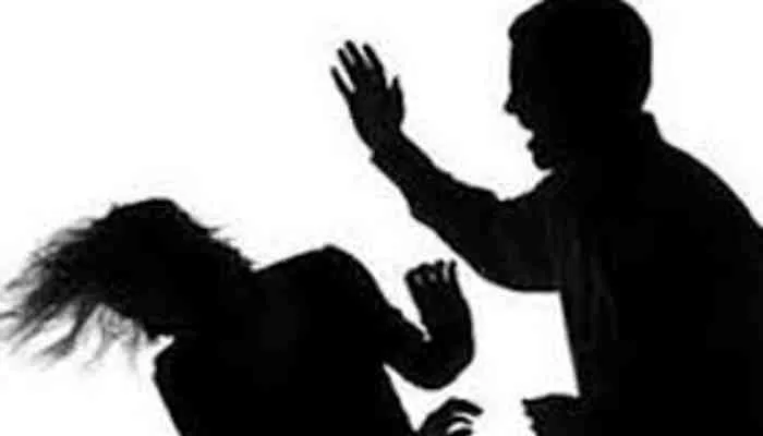 फर्रुखाबाद: एफआईआर दर्ज कराने पर पति ने पत्नी को पीटा, जानें पूरा मामला