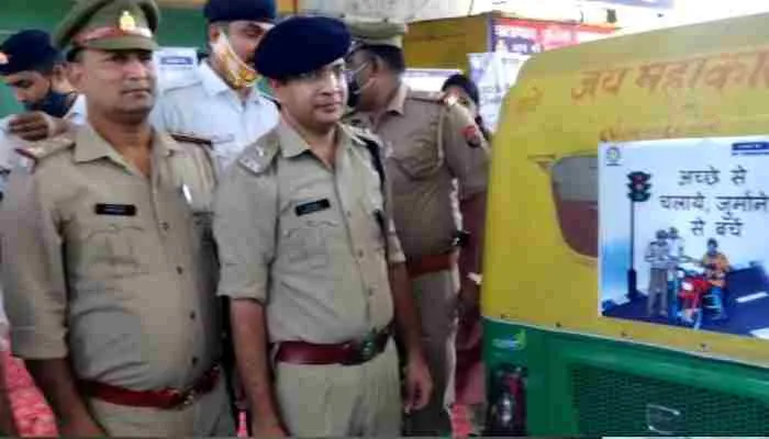 लखनऊ: उप आयुक्त यातायात ने किया सड़क सुरक्षा कार्यक्रम का शुभारम्भ