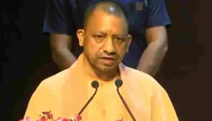 सीएम योगी के निर्देश पर हटाई गईं फिरोजाबाद की सीएमओ