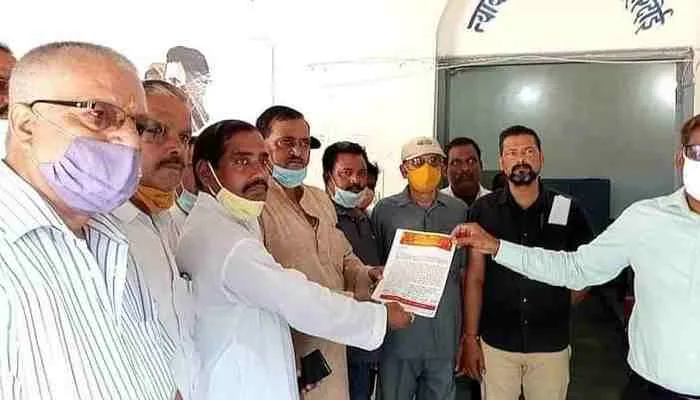 हरदोई: गौ सेवकों पर दर्ज मुकदमा वापस लेने की मांग को लेकर दिया ज्ञापन