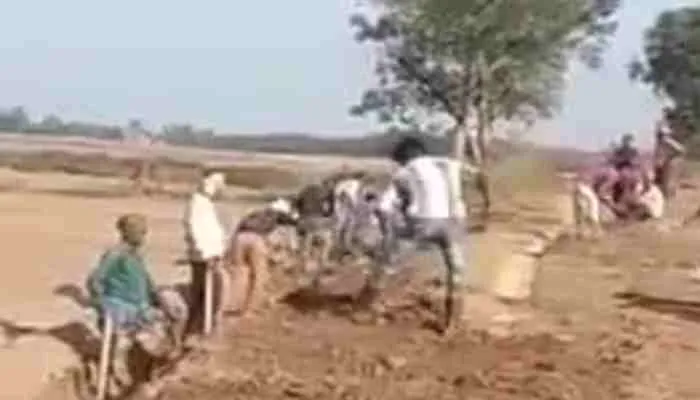 बाराबंकी: मनरेगा मजदूरी के नाम पर हो रहा घोटाला, अधिकारी खामोश!