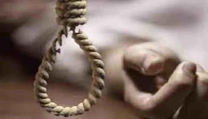 आगरा: नवविवाहित जोड़े ने फांसी लगाकर की आत्महत्या, परिजनों में मचा हड़कंप