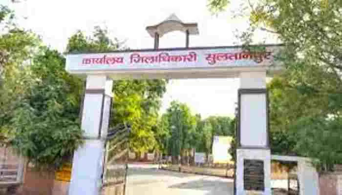 सुल्तानपुर: बदहाल सड़कों की समस्या को लेकर डीएम से मिला कांग्रेस प्रतिनिधिमंडल