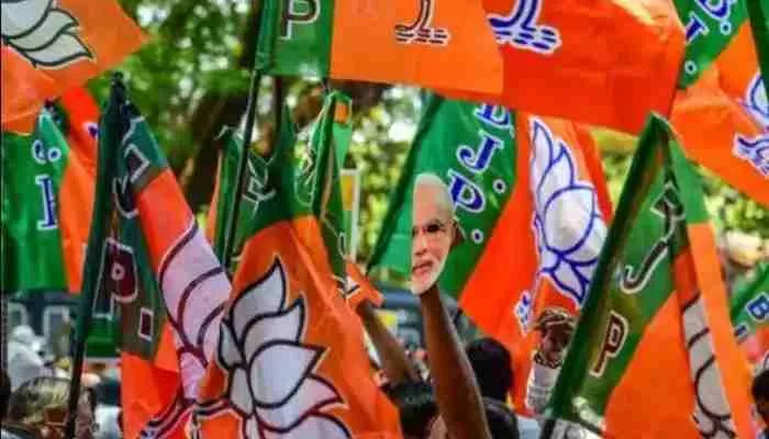 जालौन: भाजपाइयों ने जन चौपाल लगाकर गिनाई योगी सरकार की उपलब्धियां