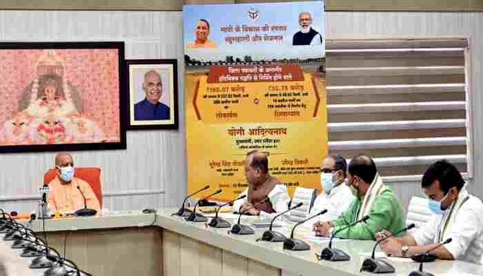 सड़कों के बगैर ग्रामीण अर्थव्यवस्था नहीं हो सकती सुदृढ़ : सीएम योगी