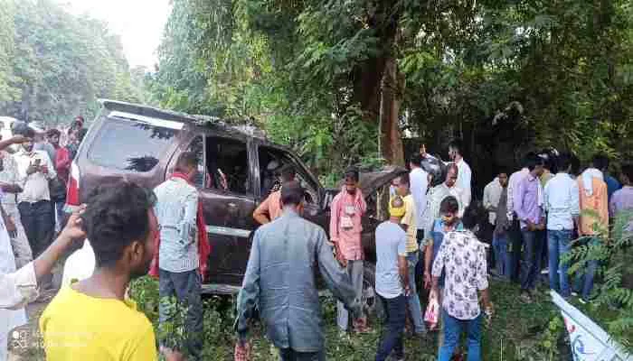अयोध्या: अनियंत्रित सफारी गुमटी में टक्कर, एक की मौत छह घायल