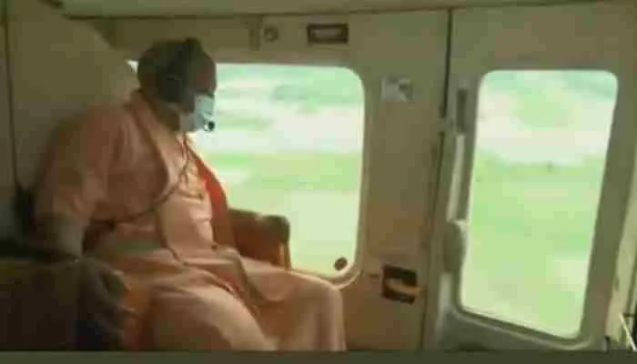 यूपी: सीएम योगी ने किया बाढ़ प्रभावित जिलों का हवाई सर्वे, कहा- सरकार आपके साथ