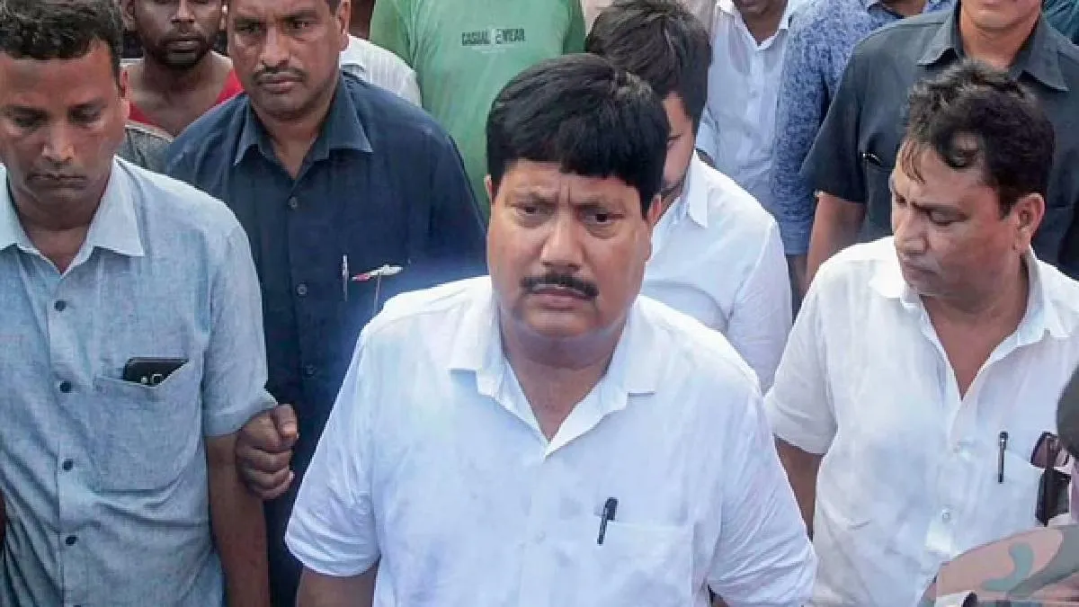 भाजपा सांसद अर्जुन सिंह के आवास पर फेंके गए बम, जांच जारी