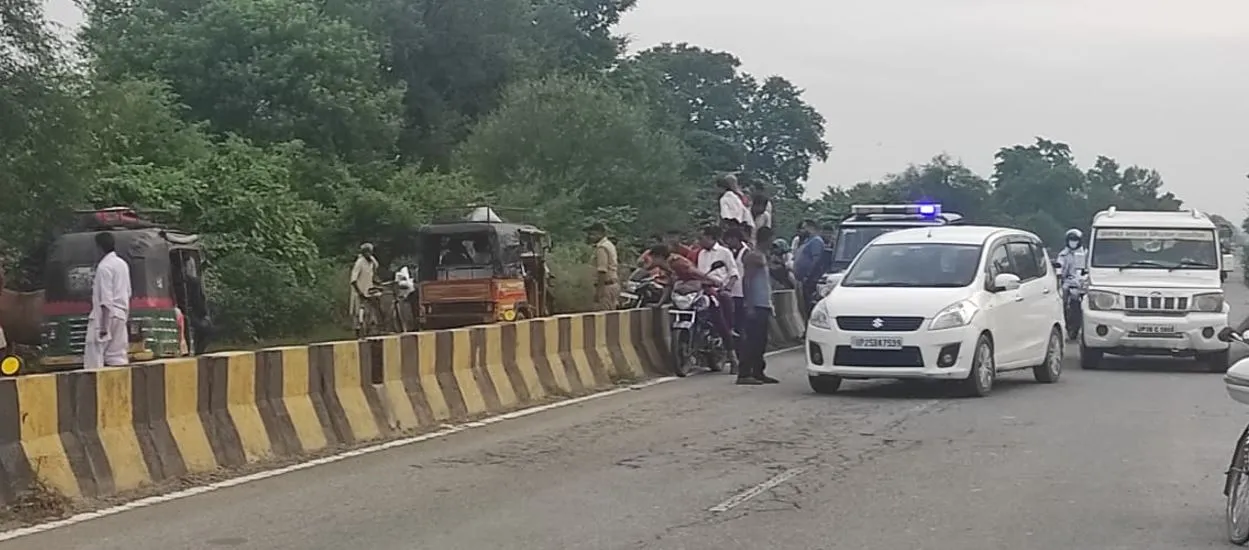 बदायूं: मोटरसाइकिल सवार को अज्ञात वाहन ने मारी टक्कर, बच्ची समेत चार लोग गंभीर रूप से घायल