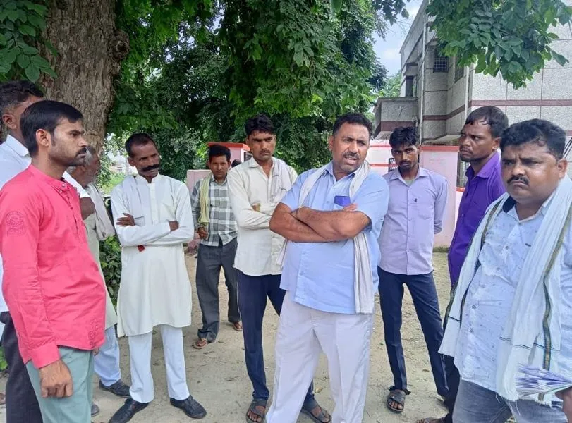 बदायूं: फोन कर दिल्ली से बुलाया पति, नहीं आया तो लगा लिया फंदा