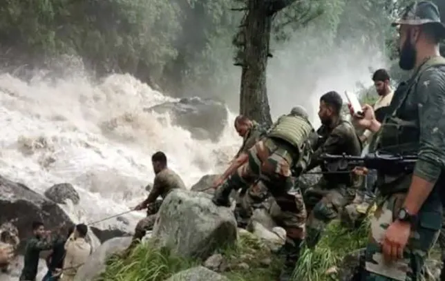 बारामुला में बादल फटने से एक ही परिवार के चार लोगों की मौत, एक लापता