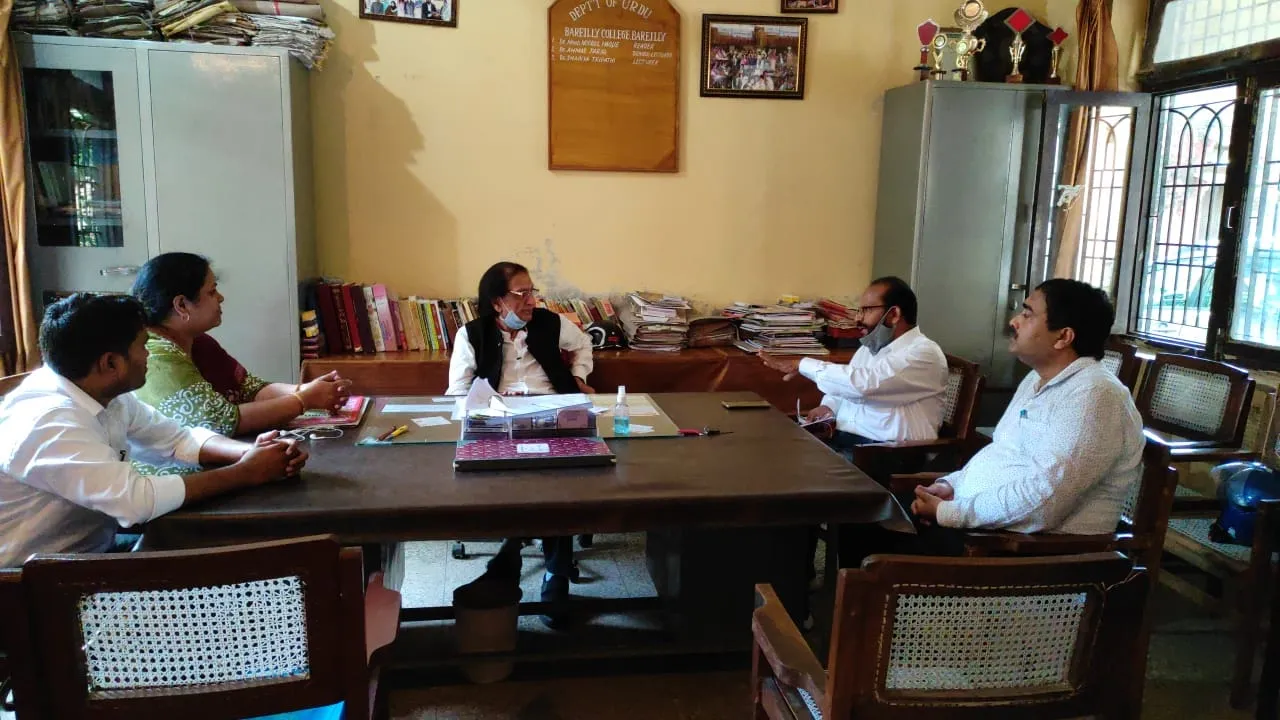 बरेली: शायर वसीम बरेलवी पर बनेगी डॉक्यूमेंट्री, सूचना एवं प्रसारण मंत्रालय से आई टीम