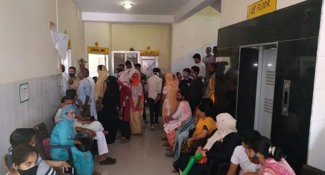 अमरोहा: वारयल बुखार का प्रकोप बढ़ा, अस्पतालों में भीड़
