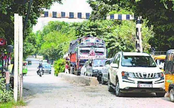 बरेली: लाल फाटक का रास्ता 90 दिनों के लिए बंद, ट्रैफिक पुलिस ने लागू किया डायवर्जन