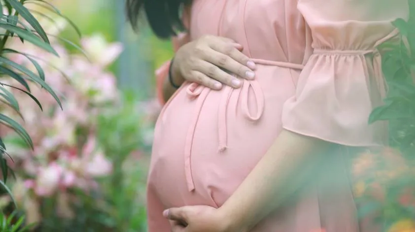 अगर आप भी मां बनने वाली हैं तो जानिए आपके लिए क्या सही है, ‘सी-सेक्शन या नार्मल डिलीवरी’