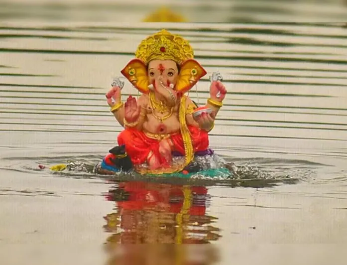 उच्चतम न्यायालय ने हुसैन सागर झील में ‘आखिरी बार’ मूर्ति विसर्जन की दी मंजूरी