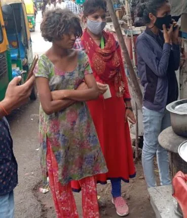 बरेली: मानसिक विक्षिप्त बच्ची को थाने छोड़ गया ऑटो चालक, चाइल्ड लाइन की टीम उसे लेकर भटक रही