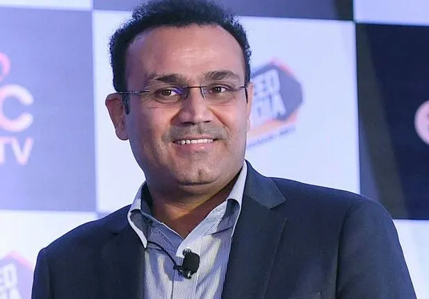 धोनी के मेंटर बनने से गेंदबाजी इकाई और शर्मीले खिलाड़ियों को होगा फायदा: सहवाग 