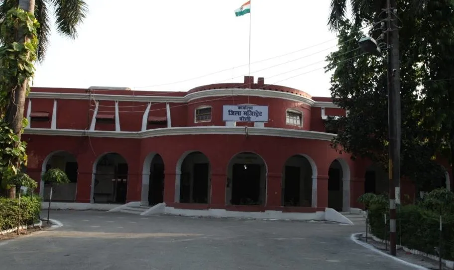 बरेली: कलेक्ट्रेट व तहसीलों के 45 बाबुओं की कुर्सी हिली, मची खलबली
