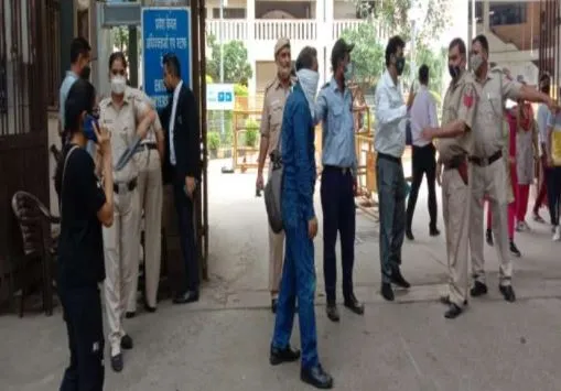 दिल्ली की रोहिणी कोर्ट में गैंगस्टर की हत्या, पुलिस के शूटआउट में दो हमलावर ढेर