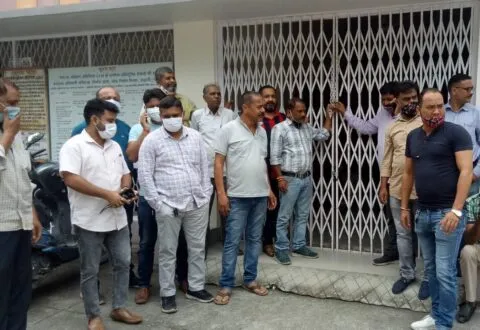 हल्द्वानी: ठेकेदारों ने सुरक्षा कर्मियों के सामने लोनिवि दफ्तर में जड़े ताले