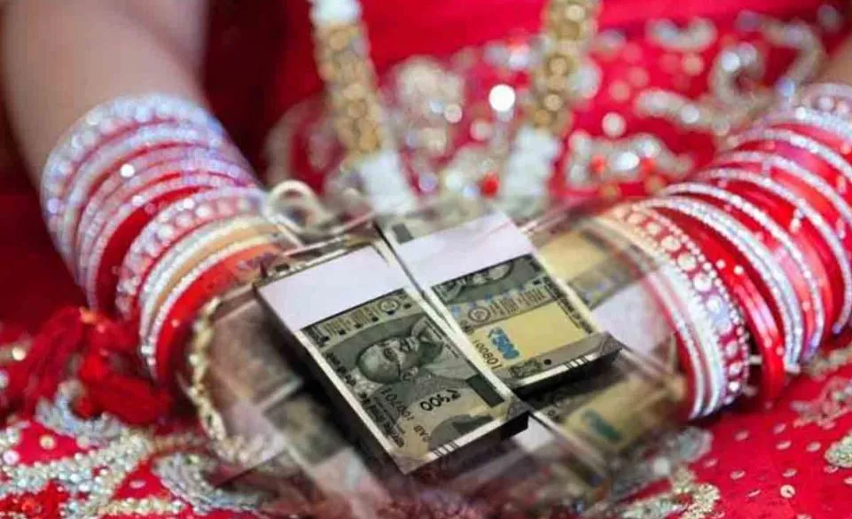 बरेली: गोद भराई के बाद बनाए संबंध, अब दहेज में मांग रहा 25 लाख