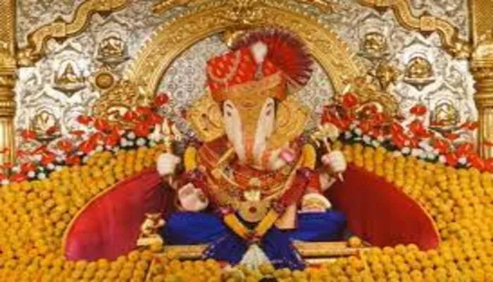 लखनऊ: गणपति का विराजमान 51 किलो लड्डू के साथ