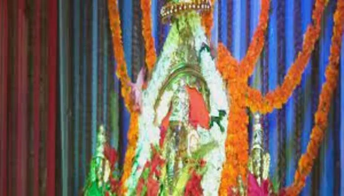 वाराणसी में गणपति उत्सव की धूम, बप्पा की प्रतिमा बनी आकर्षण का केंद्र