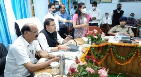 देहरादून: जीरो पेंडेंसी पर काम करें अधिकारी- सीएम