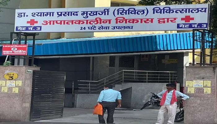 लखनऊ: सिविल अस्पताल की सुरक्षा व्यवस्था बदहाल, परिसर के अंदर से चोरी हुई मोटरसाइकिल