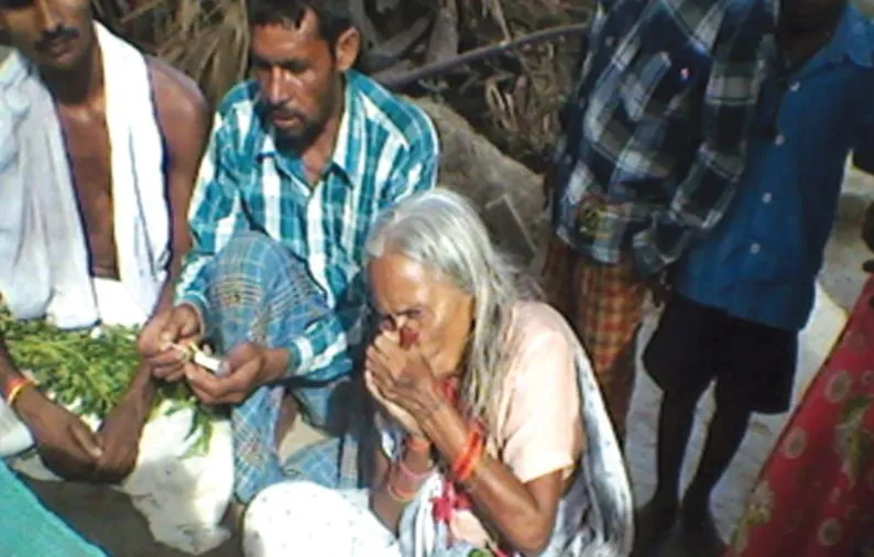 देश में लगभग 21 करोड़ लोग कर रहे हैं भांग, गांजा, चरस और शराब का सेवन