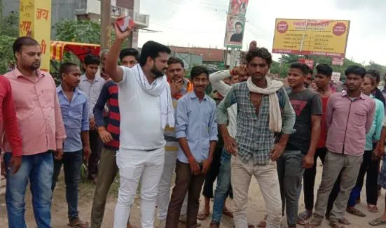 बरेली: फतेहगंज पश्चिमी में पांच गौवंश के ट्रक से कुचलने पर हंगामा