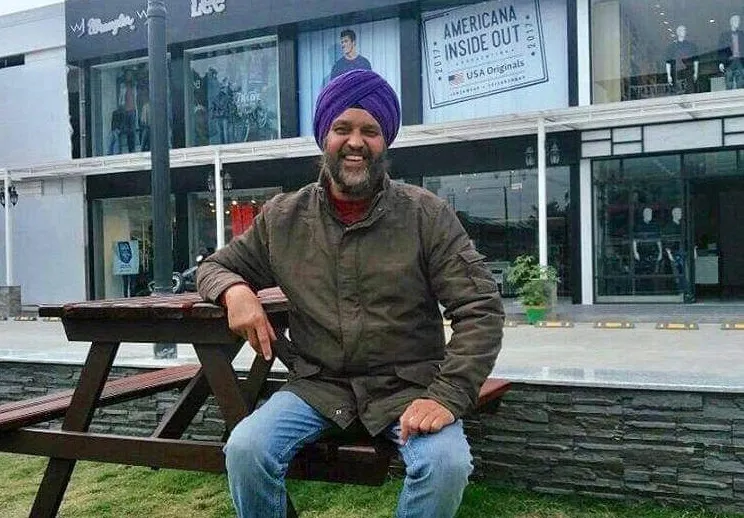 समाजसेवी गुरविंदर सिंह चड्ढा के नेक कामों को आगे बढ़ा रहा फाउंडेशन, निर्धन युवक को इंजीनियर बनाने का बीड़ा उठाया