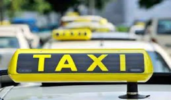 अफगानिस्तान में सरकारी कर्मचारियों को नहीं मिल रहा वेतन, टैक्सी चलाकर कर रहे गुजारा