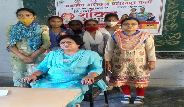 मुरादाबाद: छात्राओं को दी घरेलू हिंसा व सेफ और अनसेफ टच की जानकारी