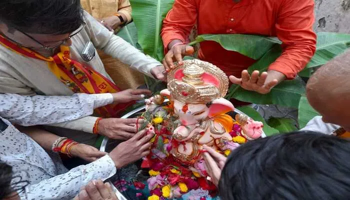 लखनऊ: मूर्ति विसर्जन के साथ ‘अलीगंज का राजा’ का गणेश महोत्सव सम्पन्न