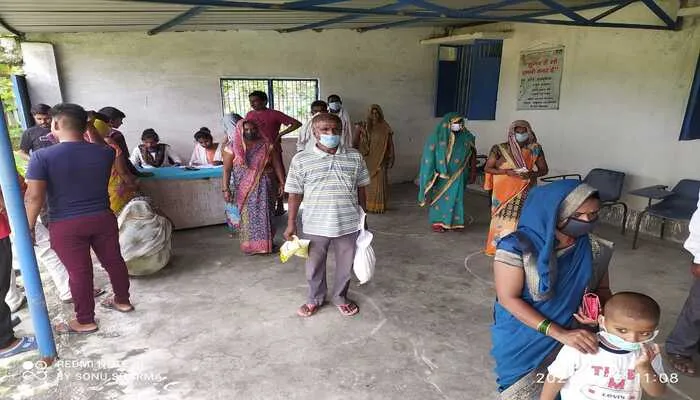 लखनऊ: मैजिक बस इंडिया संस्था ने बांटी राहत सामग्री किट