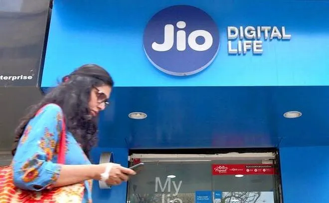 Celebrating 5 Years of Reliance Jio: ब्रॉडबैंड यूजर्स की तादाद 4 गुना बढ़ी, 93 प्रतिशत सस्ता हुआ डेटा
