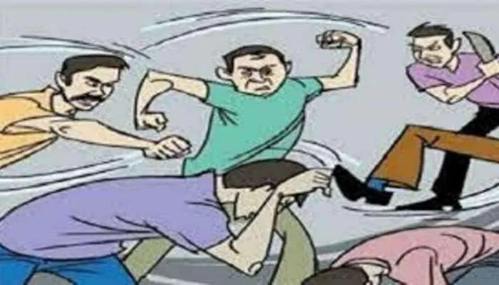 सीतापुर: बाउंड्री वॉल निर्माण को लेकर दो पक्षों में हुआ विवाद, कई थानों की पुलिस गांव में तैनात…
