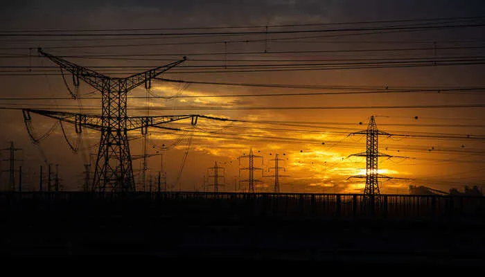 लखनऊ: बिजली कर्मियों ने पावर कारपोरेशन के चेयरमैन और शीर्ष प्रबंधन पर लगाया आरोप, की ये मांग