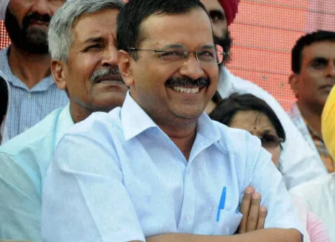 हल्द्वानी: नियम टूट रहे थे और मुस्कुरा रहे थे केजरीवाल…