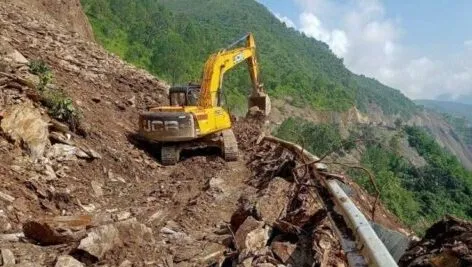 टनकपुर: मलबा आने से टनकपुर-पिथौरागढ़ राष्ट्रीय राजमार्ग घंटों तक रहा बंद