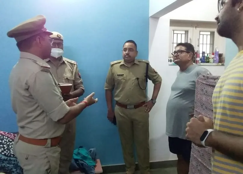 लखीमपुर-खीरी: सिगरेट पी, पुड़िया खाई फिर आराम से की चोरी