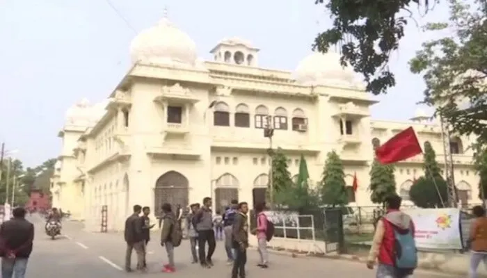 लखनऊ विश्वविद्यालय में शुरू हुई प्रवेश परीक्षा, परीक्षा में 740 छात्र रहे अनुपस्थित
