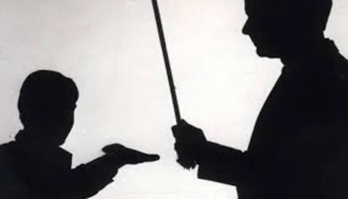 मथुरा: ट्यूशन टीचर ने बच्चे को बेरहमी से पीटा, जानें पूरा मामला…
