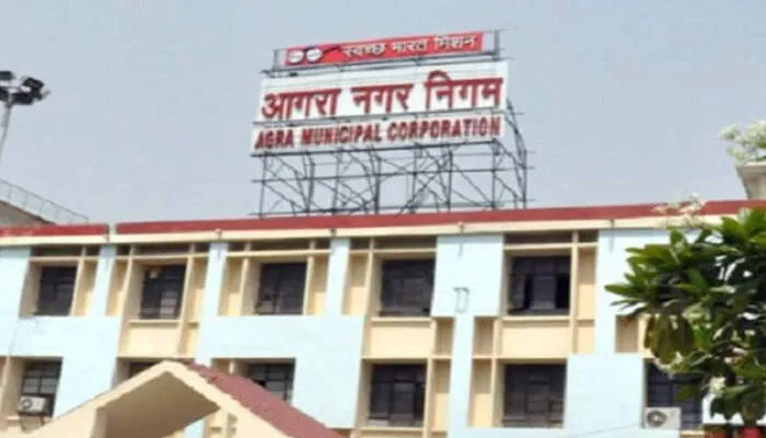 आगरा: नगर निगम से परेशान व्यापारी ने की खुदकुशी की कोशिश, जानें वजह…